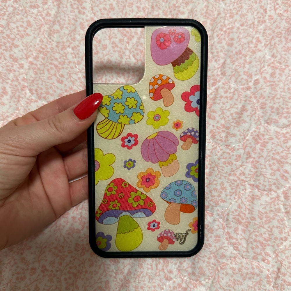 Wildflower Groovy Shroom iPhone 12/12 pro 🍄🌸🩷